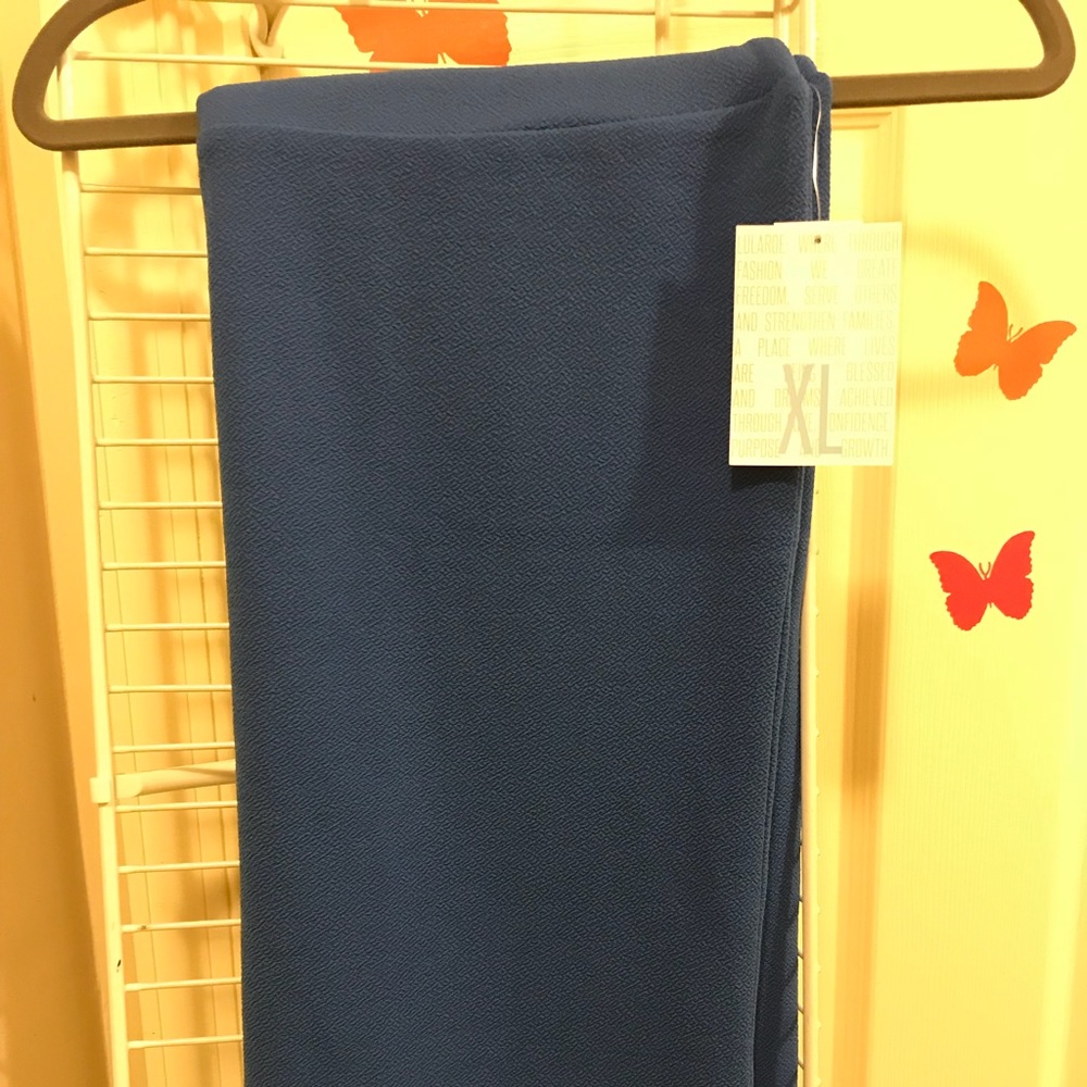 BNWT Solid blue Cassie